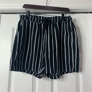JACHS Girlfriend Black and White Striped Shorts Size XL
